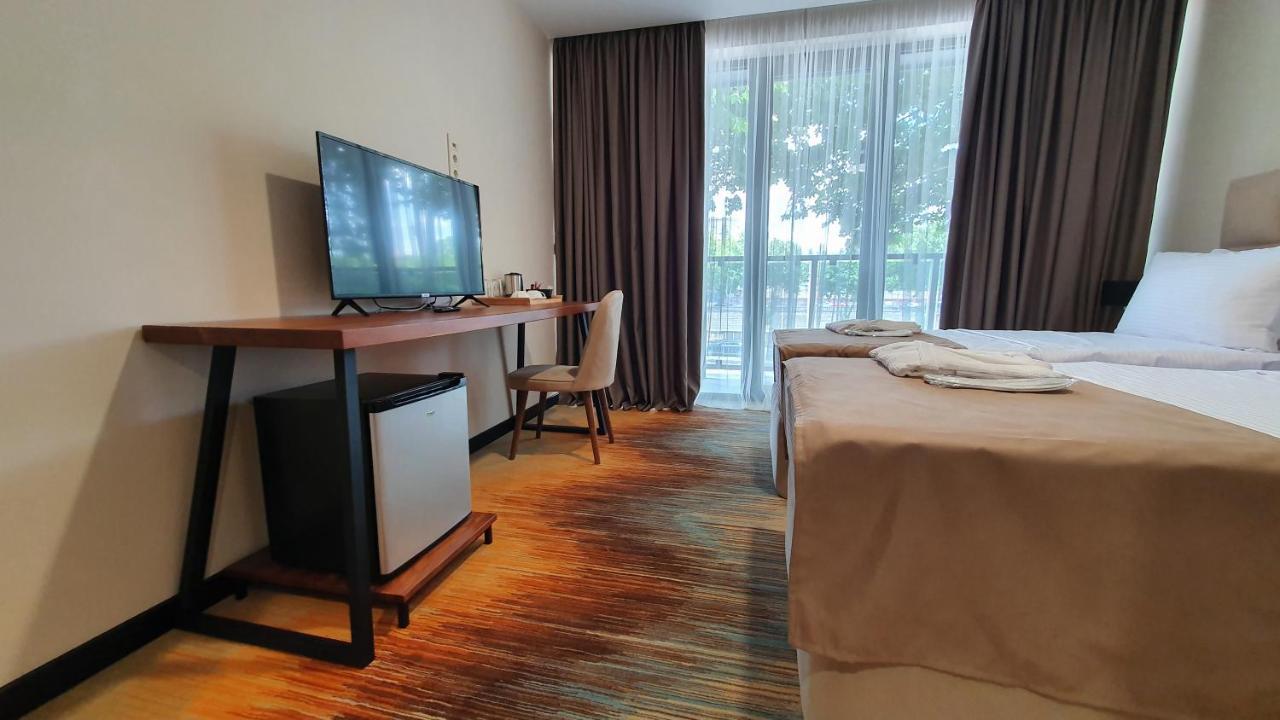 Carousel Hotel Тбілісі Екстер'єр фото